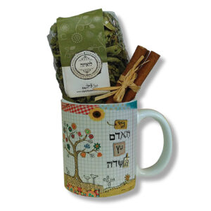 ספל מעוצב עם חליטה וקינמון