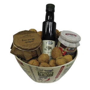 קערת סלט עם שמן ממרח תערובת ואגוזים