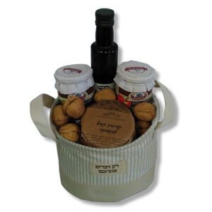 סלסלה עם שמן ממרחים ואגוזים