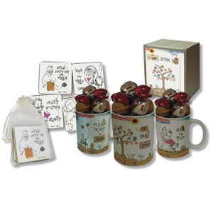 ספל עם פרלינים אגוזים ותחתיות במארז