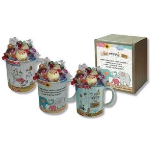 ספל עם פרלינים וסוכריות במארז