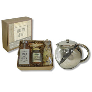 קנקן עם דבש ממרח חליטה וקינמון