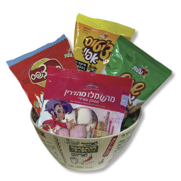 קערת סלט עם ממתקים לפורים