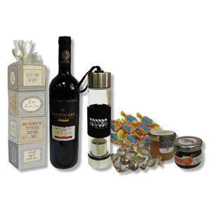 4 מארזים יין ובקבוק חליטה לראש השנה