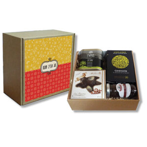 מתנה לפסח עם שמן מארז תה ומתוקים