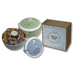 מארז לראש השנה עם קופסת אוכל, דבש וסוכריות