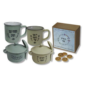 קערת מרק ספל ומטבעות שוקולד