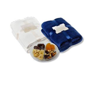 שמיכת פליז ומגש פירות יבשים