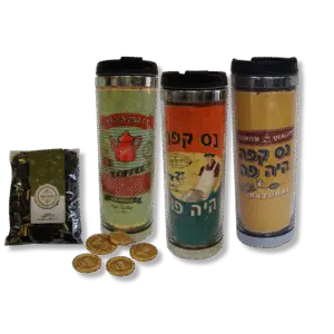 כוס טרמית חליטה ומטבעות שוקולד