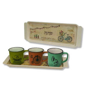 מגש לעוגה ו-3 ספלים צבעוניים