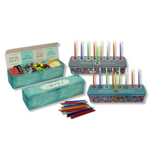 חנוכיית פח עם מארז ברכות – מתנה לחנוכה