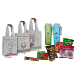 בקבוק זכוכית וצידנית במילוי ממתקים