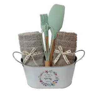 מתנה פרחונית – סט אפייה מעוצב