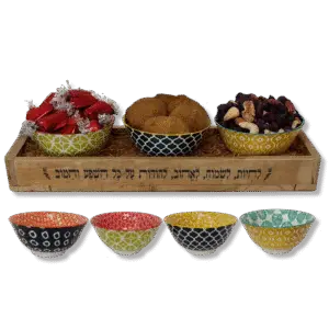 מתנה ירוקה - מגש עץ עם עוגיות ופרלינים