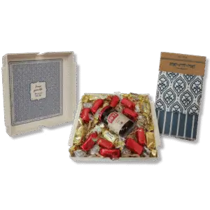 מתנה ליום מיוחד – מגש במבוק עם ממרח ומגבות