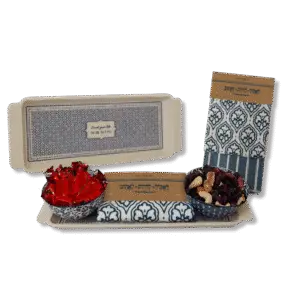 מתנה מיוחדת _ מגש עוגה מעוצב עם מגבות