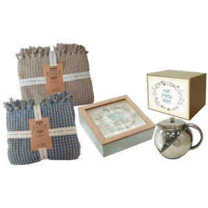 שמיכה, קנקן תה וקופסה – מתנה לחגים